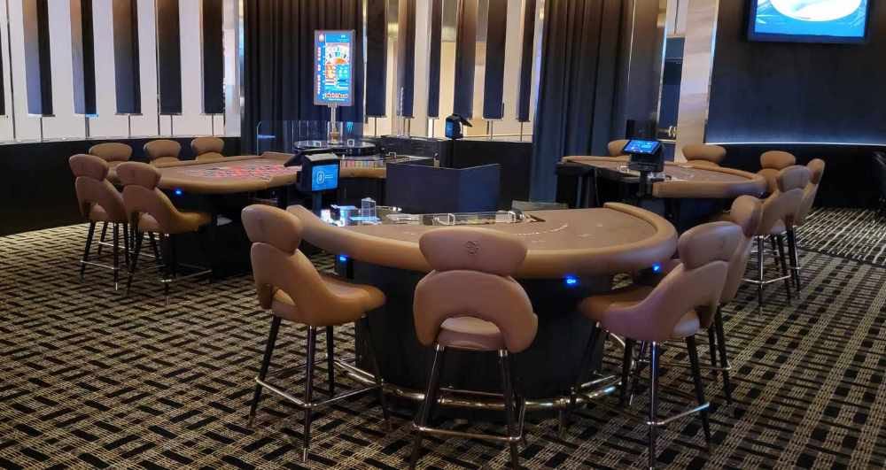 Casino phone charging at poker tables